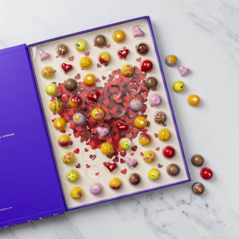 54 Bonbons Box Valentine's Illustration Zoomed